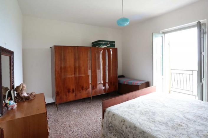 Image No.15-2 Bed Country Property for sale