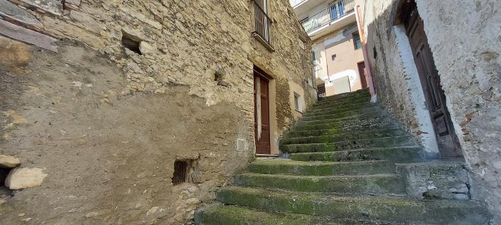 Image No.27-2 Bed Townhouse for sale