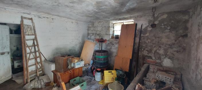 Image No.8-2 Bed House for sale