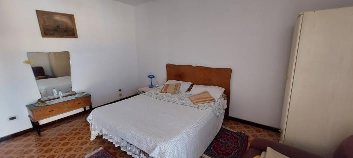 Image No.12-2 Bed House for sale