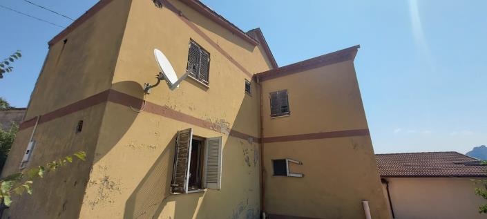 Image No.7-3 Bed Country Property for sale