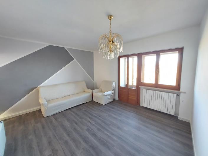 Image No.18-2 Bed Semi-Detached for sale