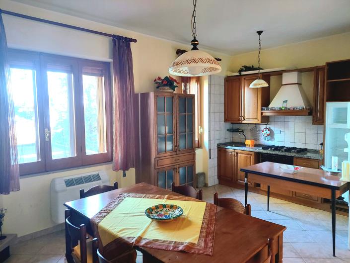 Image No.13-6 Bed Villa / Detached for sale