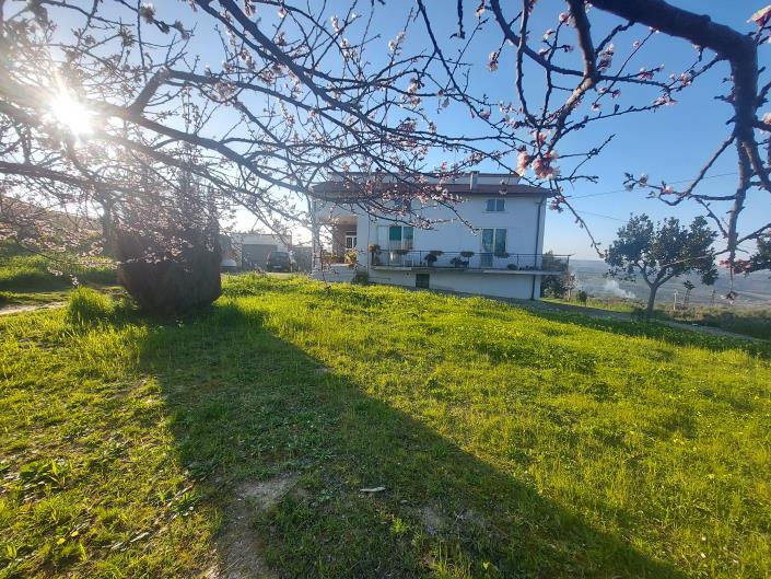 Image No.2-4 Bed Country House for sale