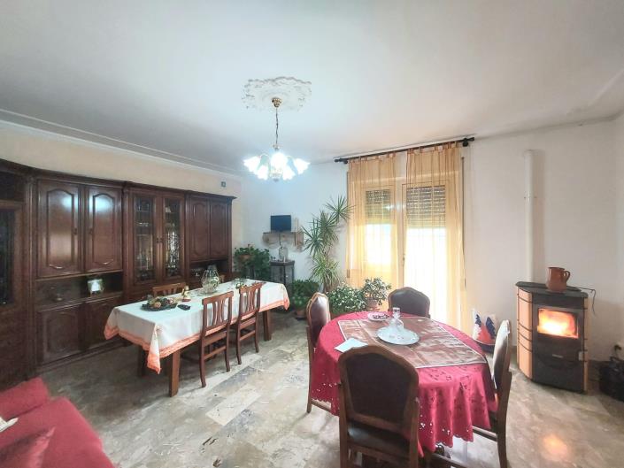 Image No.7-4 Bed Country House for sale