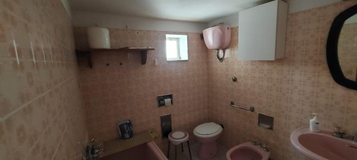 Image No.10-1 Bed Townhouse for sale