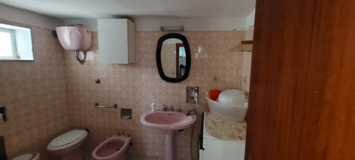 Image No.11-1 Bed Townhouse for sale