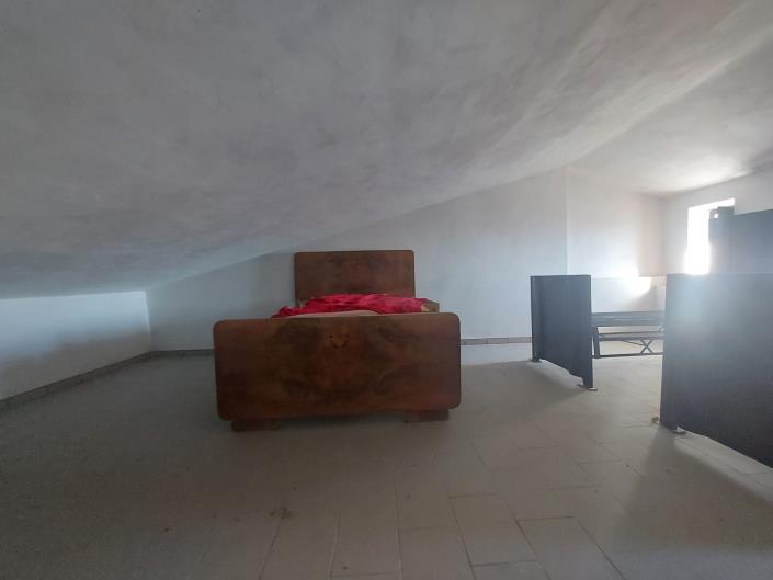 Image No.20-1 Bed Farmhouse for sale