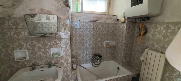 Image No.15-2 Bed Townhouse for sale