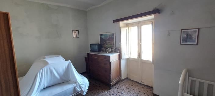 Image No.18-2 Bed Townhouse for sale