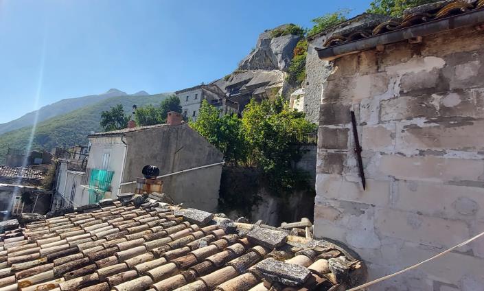 Image No.26-2 Bed Townhouse for sale