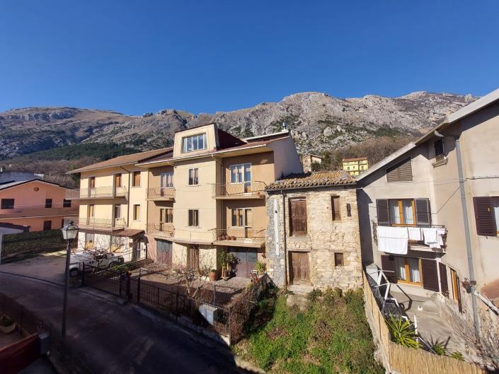 Image No.2-3 Bed Semi-Detached for sale