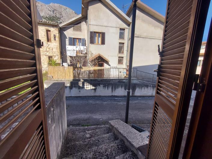 Image No.14-3 Bed Semi-Detached for sale