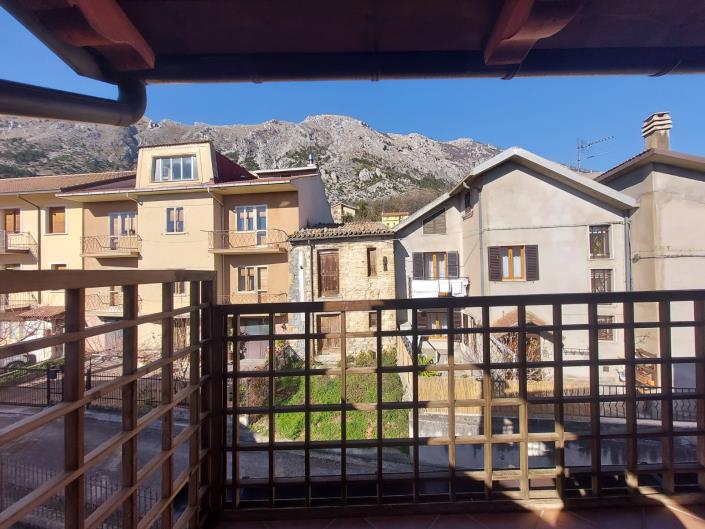 Image No.35-3 Bed Semi-Detached for sale