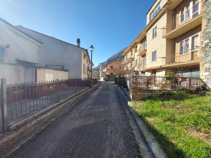 Image No.39-3 Bed Semi-Detached for sale