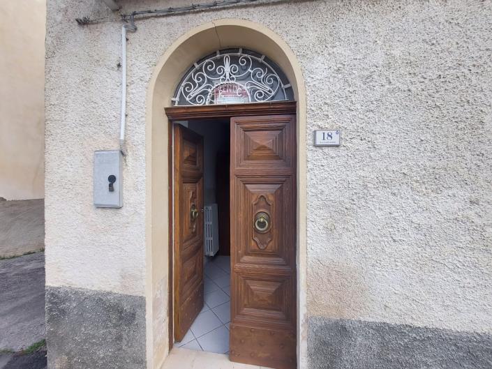 Image No.11-2 Bed Townhouse for sale