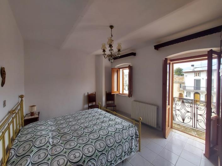 Image No.21-2 Bed Townhouse for sale