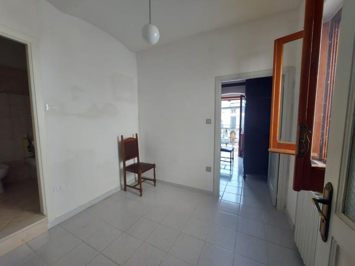 Image No.27-2 Bed Townhouse for sale