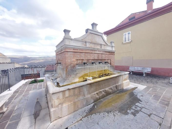 Image No.47-2 Bed Townhouse for sale