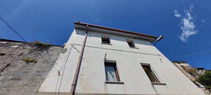 Image No.28-2 Bed Townhouse for sale