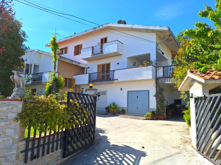 Image No.1-4 Bed Villa / Detached for sale