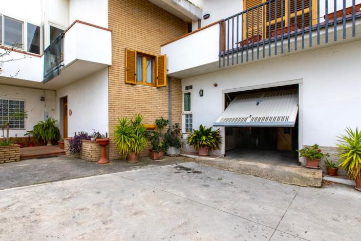 Image No.8-4 Bed Villa / Detached for sale