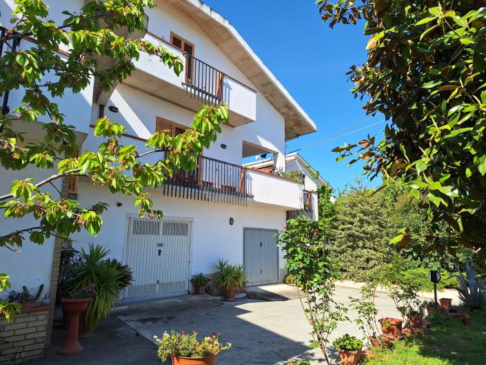 Image No.30-4 Bed Villa / Detached for sale