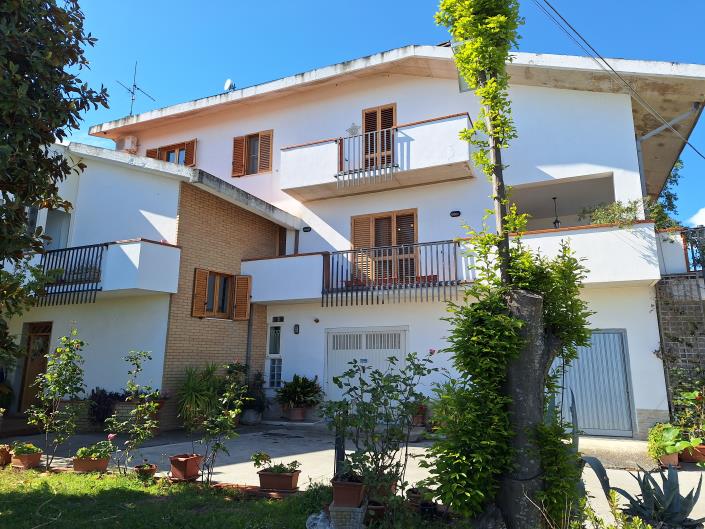 Image No.31-4 Bed Villa / Detached for sale