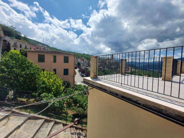 Image No.5-2 Bed Townhouse for sale