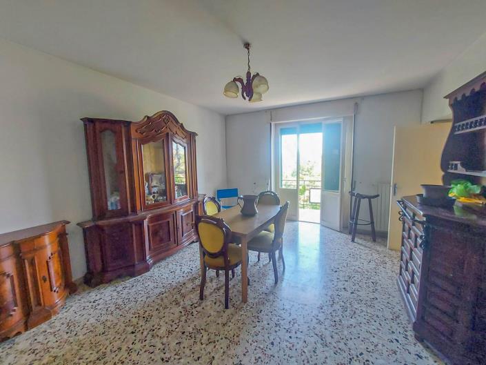 Image No.28-3 Bed House for sale