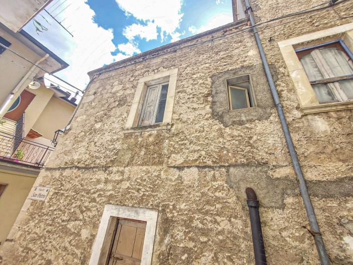 Image No.17-2 Bed Townhouse for sale