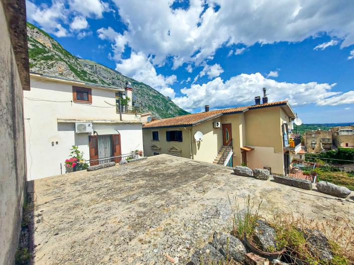 Image No.30-2 Bed Townhouse for sale