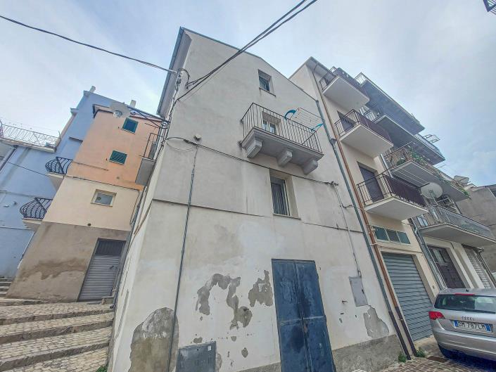 Image No.32-1 Bed Townhouse for sale