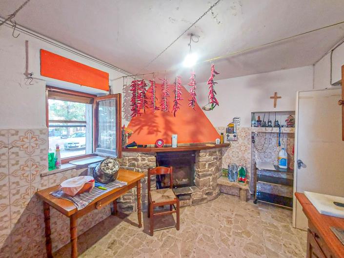 Image No.9-2 Bed Semi-Detached for sale