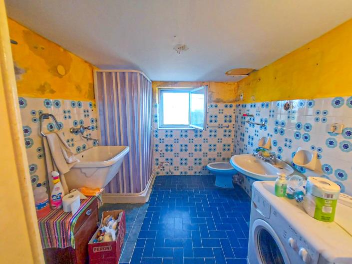 Image No.19-2 Bed Semi-Detached for sale