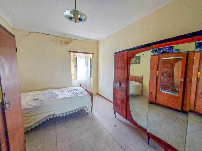 Image No.21-2 Bed Semi-Detached for sale