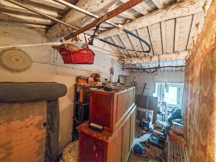 Image No.28-2 Bed Semi-Detached for sale