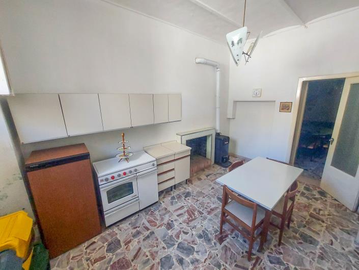 Image No.12-2 Bed Townhouse for sale