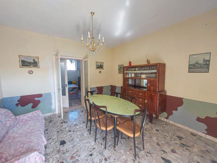 Image No.18-2 Bed Townhouse for sale