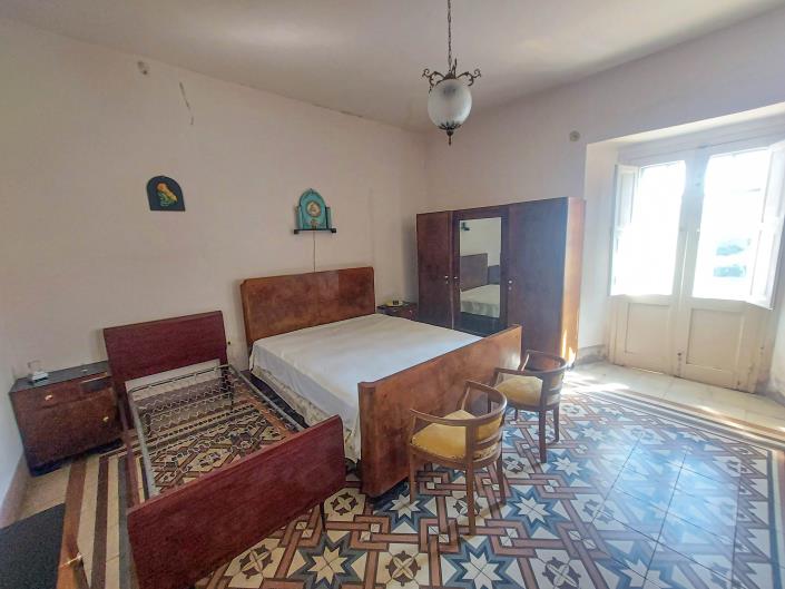 Image No.27-2 Bed Townhouse for sale