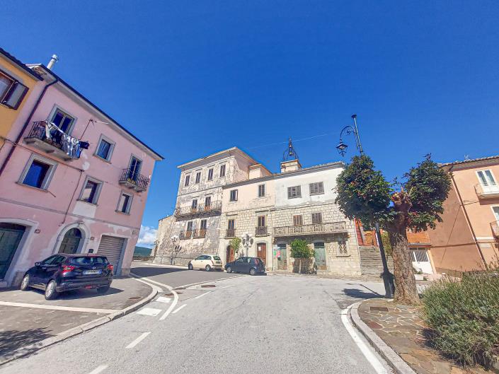 Image No.52-2 Bed Townhouse for sale