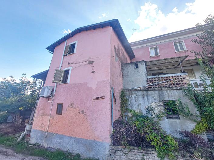 Image No.7-2 Bed Semi-Detached for sale