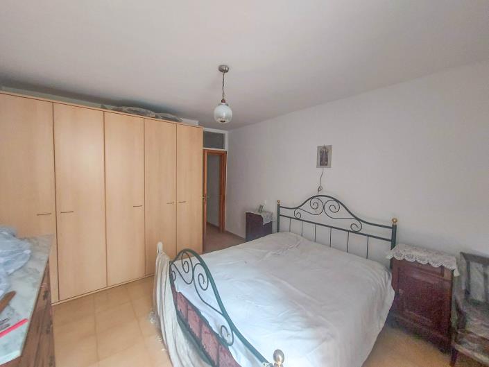 Image No.18-2 Bed Townhouse for sale