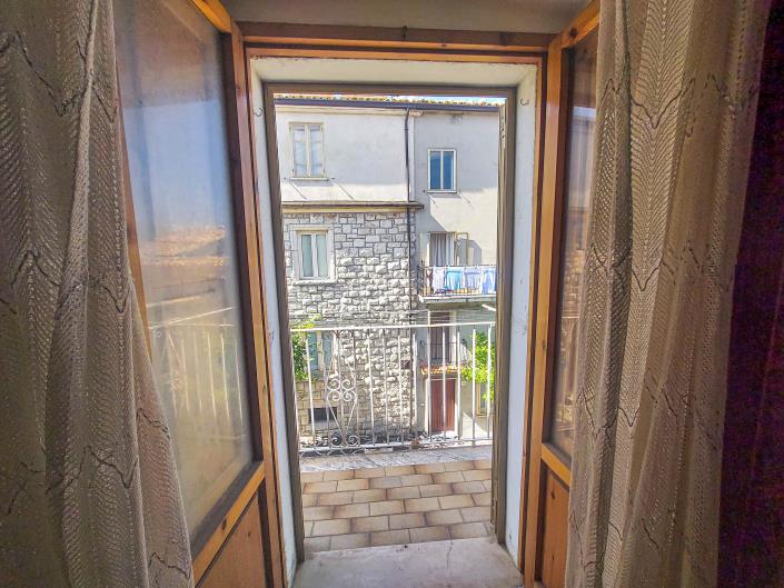 Image No.20-2 Bed Townhouse for sale