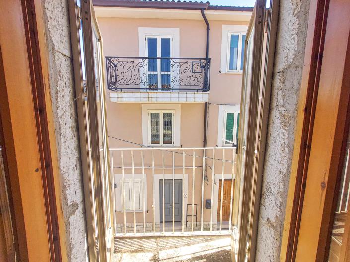 Image No.26-2 Bed Townhouse for sale