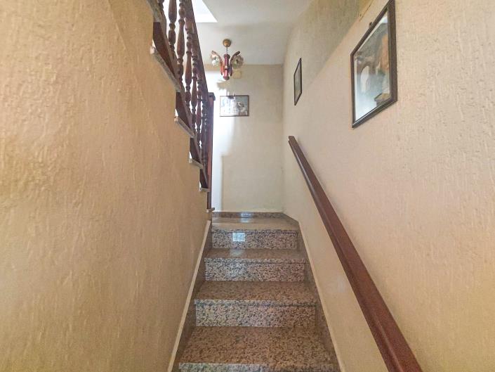 Image No.18-4 Bed Townhouse for sale