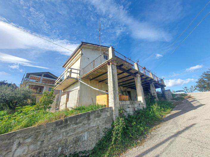 Image No.1-3 Bed Country House for sale