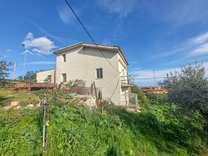 Image No.11-3 Bed Country House for sale