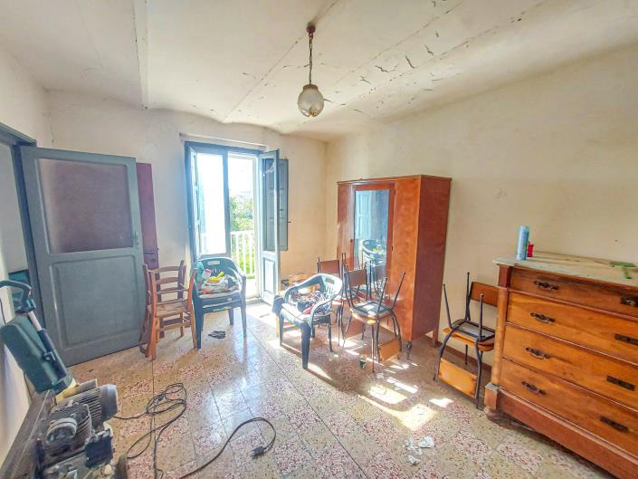 Image No.4-2 Bed Country Property for sale