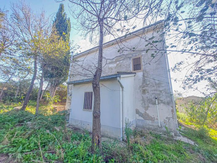 Image No.9-2 Bed Country Property for sale